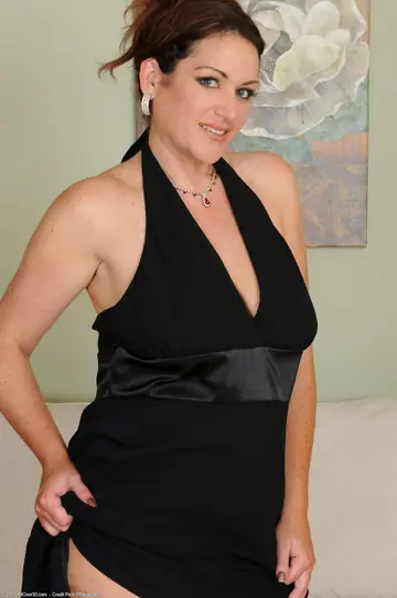Ryan Edel – Curvy Redhead MILF with Big Natural Tits Spreads Wide