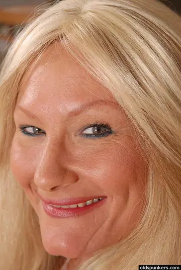 Roxy Fontaine – Blonde MILF in Lingerie Fingers Her Shaved Pussy
