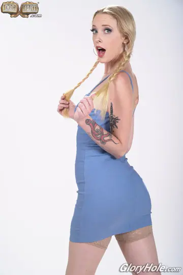 Marilyn Johnson – Slim Blonde in Stockings Takes Anal in Interracial Threesome