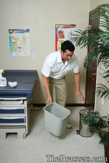 Rachel Roxxx – Brunette Nurse with Big Tits Sucks and Fucks in Uniform at the Clinic