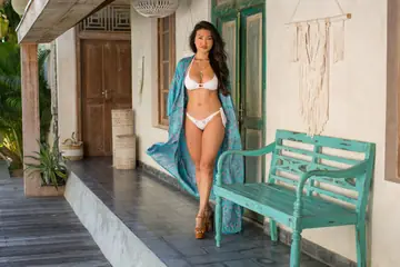 Viviane Leigh – Asian Brunette Shows Her Big Natural Tits Outdoors