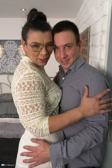 Vianne – Hairy Mature Blonde in Pantyhose and Glasses Takes Cock and Toys Herself