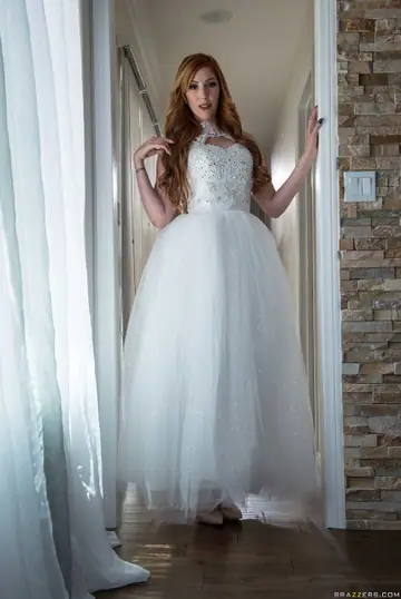 Lauren Phillips – Thick Redhead MILF Bride Takes Anal Doggy Style in Heels