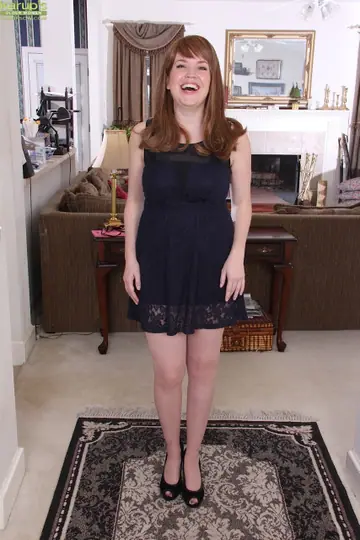 Holly Fuller – Curvy Redhead MILF Strips Out of Her Pantyhose and Spreads Her Hairy Pussy