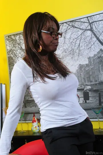 Mature Ebony Brunette Strips Outdoors in Her Glasses