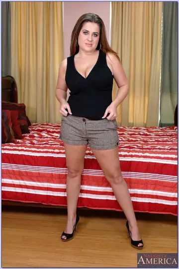 Dede Bloom – Busty Curvy MILF Sucks Cock and Rides Until Facial
