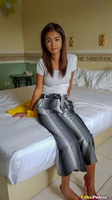 Hairy Filipina Gives POV Blowjob and Takes a Facial