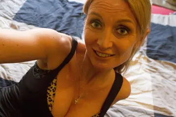 Gia Bawerk – Tall Czech MILF Poses Nude for a Selfie