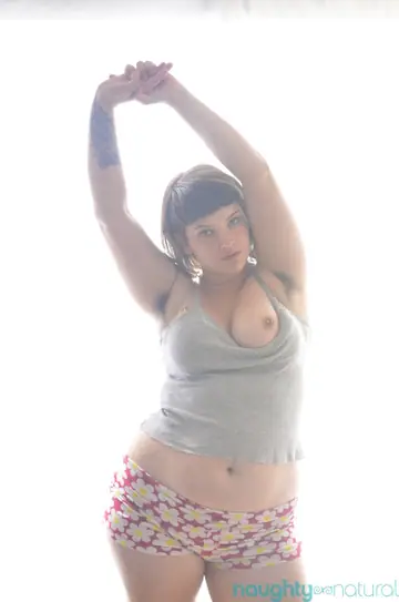 BBW Bares Hairy Armpits and Spreads Her Pussy