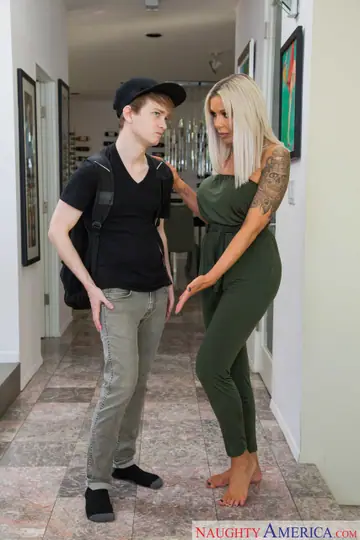 Nina Elle – Blonde German MILF Gives a Titjob Before Sex in Stockings