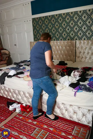 Tall Mature Redhead Strips Out of Her Jeans to Toy Her Pussy