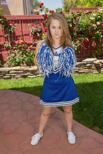 Madison Chandler – Petite Blonde Sheds Her Uniform and Masturbates Outdoors