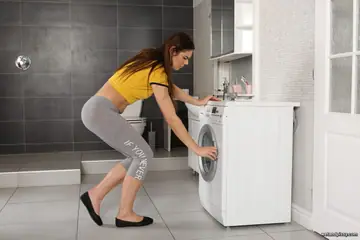 Jessica Bell – Petite Czech Brunette in Yoga Pants Masturbates
