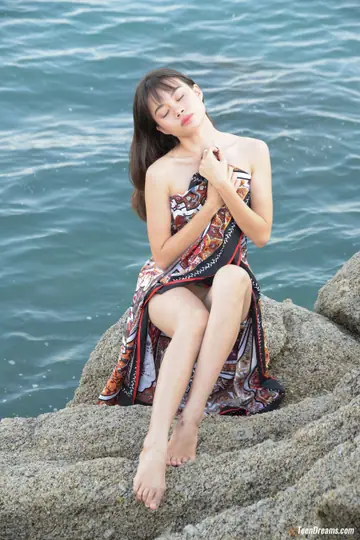 Asian Babe Bares Her Shaved Pussy and Spreads Wide on a Public Beach