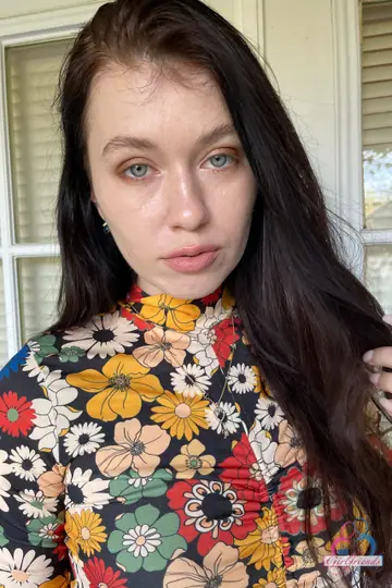 Misha Cross – Thick Polish Babe in Shorts Spreads Her Trimmed Pussy and Asshole