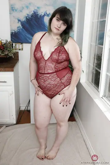 Cece Lachey – Brunette BBW Strips Off Her Lingerie to Show Her Hairy Pussy