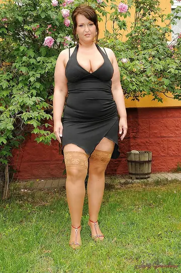 Mature BBW with Big Tits Strips Out of Her Dress Outdoors