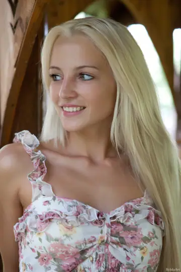 Alysha A – Tall Skinny Blonde Spreads Her Shaved Pussy Outdoors in Panties