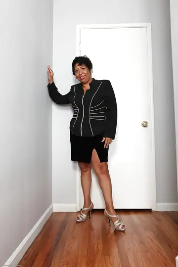 Busty Mature Ebony Woman Lifts Her Skirt and Spreads