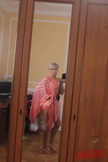 Oxy Summer – Tattooed Blonde MILF in a Dress and High Heels Poses for Selfies