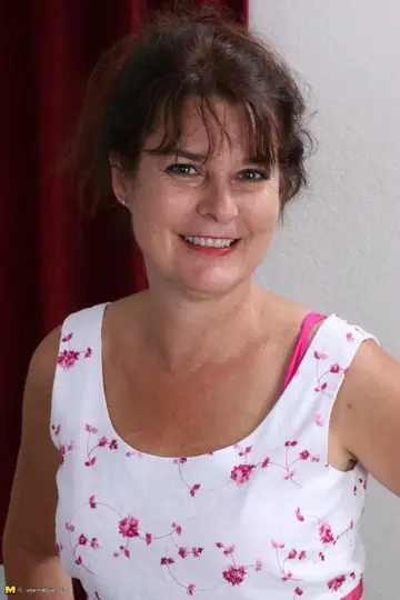 Sherry Lee – Tattooed Mature BBW Strips Off Her Dress to Toy Her Hairy Pussy