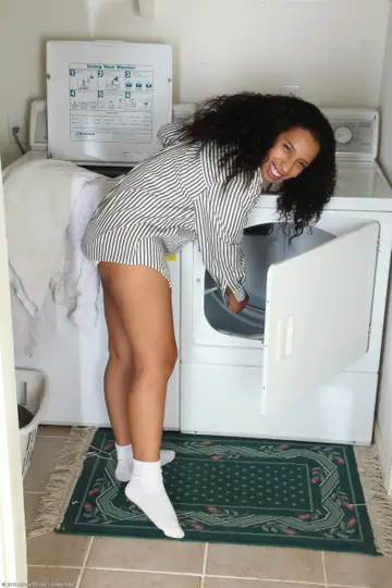 Theresa Long – Petite Ebony MILF Spreads Her Hairy Pussy and Flaunts Her Ass