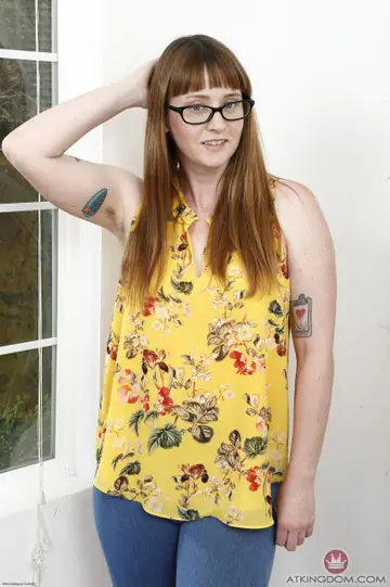 Thelma Sleaze – Thick Redhead in Glasses Pulls Panties Aside and Spreads Her Hairy Pussy