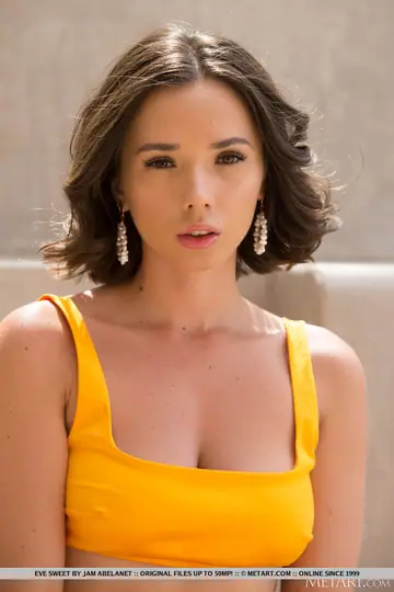 Eve Sweet – Brunette Takes Off Her Shorts and Spreads on Concrete Steps