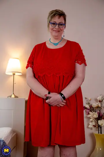 Mature Curvy Woman Drops Her Red Dress for Interracial Sex