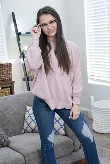 Thick Brunette in Jeans and Glasses Takes a Facial After Sex