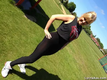 Daniella English – Thick British MILF Poses at the Gym in Yoga Pants