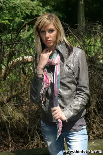 Sindy Vega – Slim Czech Blonde Strips Out of Her Jeans in the Forest