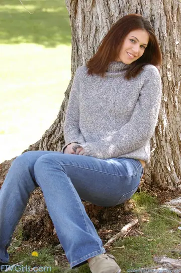 Faith Leon – Tall Redhead Takes Anal Outdoors in Jeans