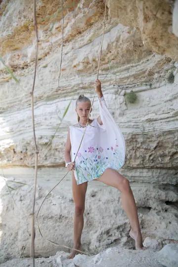 Milena D – Skinny Blonde Fingers Her Pussy Outdoors in a Thong