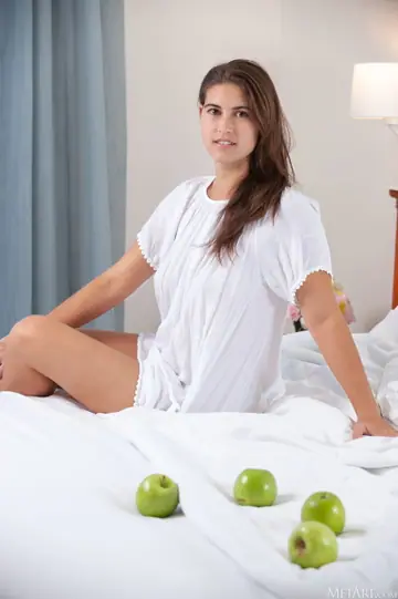 Nina Sphinx – European Brunette Spreads Her Trimmed Pussy on the Bed