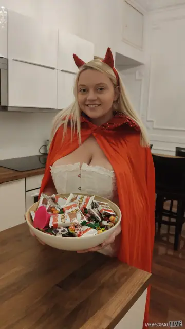 Sweet Cat – Blonde Czech MILF Sucks Cock and Takes Anal in Halloween Threesome