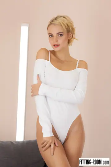 Lilit Ariel – Tall European Blonde Strips Out of Her Bikini and Bodysuit to Masturbate