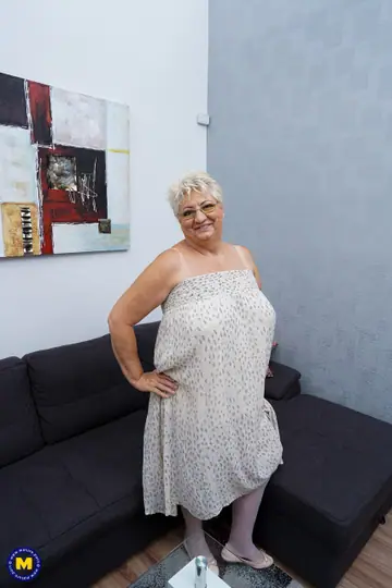 Diane Chrystall – Mature Blonde PAWG Shows Off Her Shorts and Socks