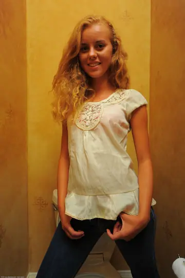 Jessie Rogers – Tanned Latina with Big Enhanced Tits Undresses and Pees on the Toilet