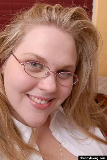 BBW Blonde Strips Out of Her Lingerie and Spreads Wide