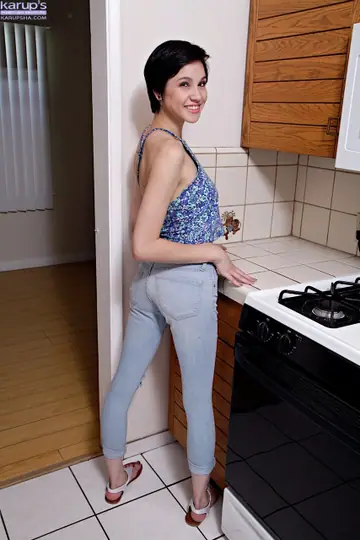 Cadey Mercury – Tattooed Thick Brunette Strips Off Her Jeans and Toys Her Trimmed Pussy