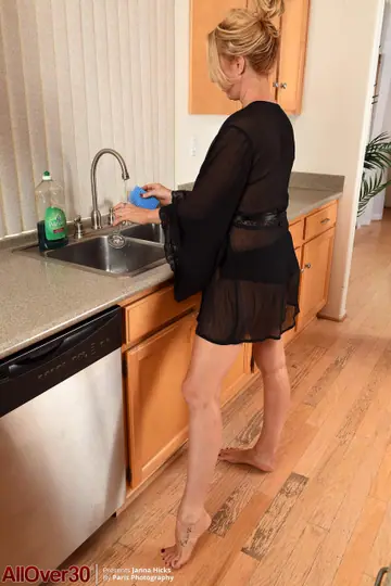 Janna Hicks – Busty MILF with Short Hair Spreads Her Legs Fully Clothed