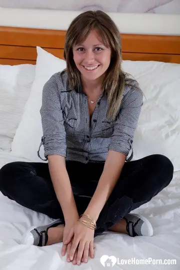 Jessy Nikea – Brunette Amateur Takes Anal Doggy Style and Spreads Wide