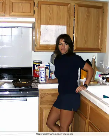 Venus – Muscular Brunette MILF Flexes Big Tits and Ass in the Bathroom and Kitchen
