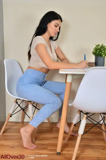 Roxy Mendez – Thick British Brunette in Lingerie and Jeans Strips and Spreads
