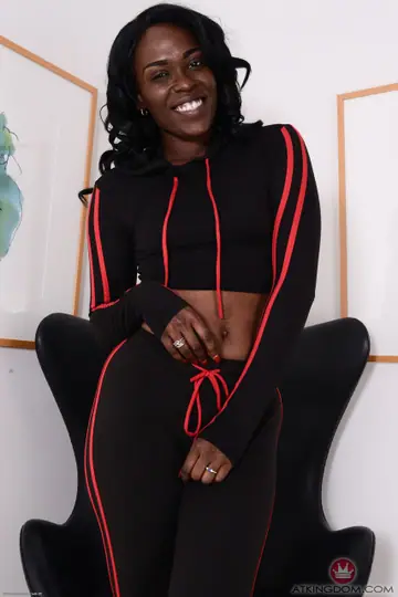 Bella Dahl – Thick Ebony Babe Spreads Her Hairy Pussy and Ass