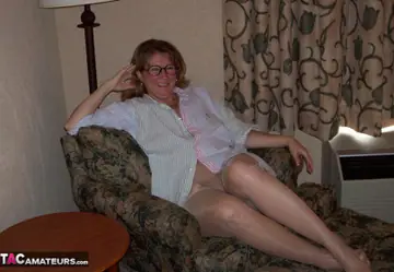 Thick Mature Woman Reveals Her Big Ass and Shaved Pussy in Pantyhose