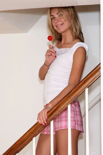 Kylie Richards – Tall Brunette MILF Peels Off Her Pink Shorts and Plays with a Lollipop