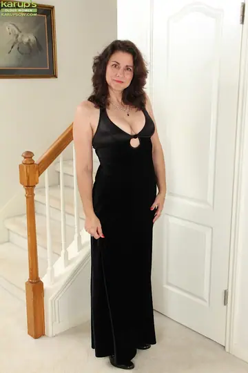 Gianna Jones – Mature Brunette with Big Tits Undresses and Spreads