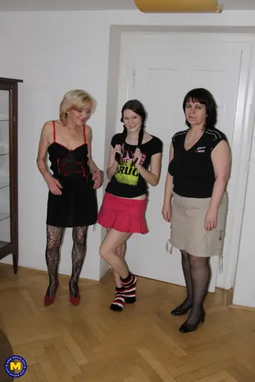 Curvy Mature Women Fuck with a Strapon and Lick Pussy in Socks